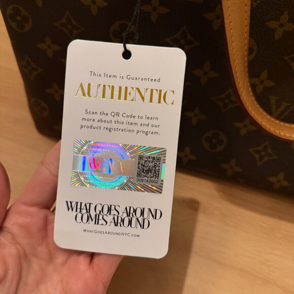 Louis Vuitton Totally MM Monogram Tote Bag – Authentic - Picture 2 of 6